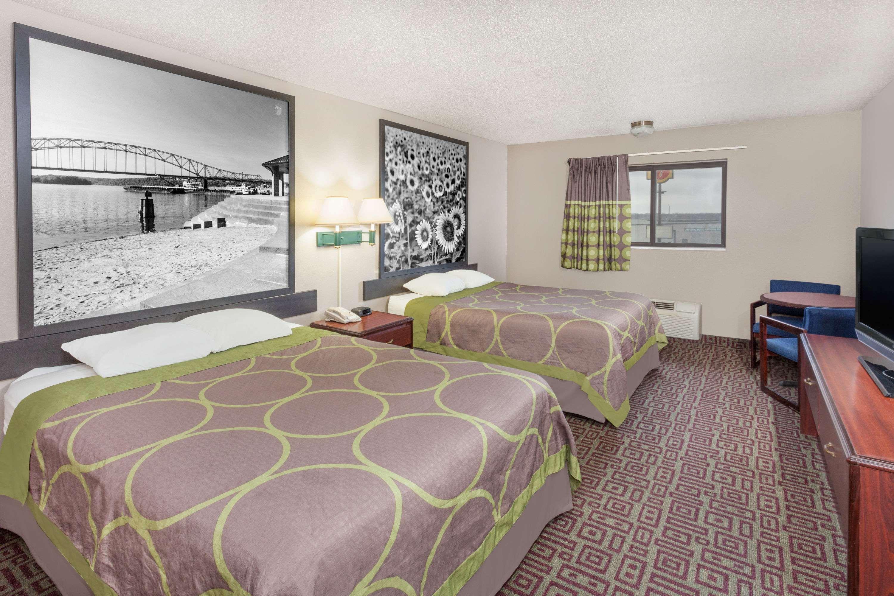 Super 8 By Wyndham Muscatine Hotel Exterior photo