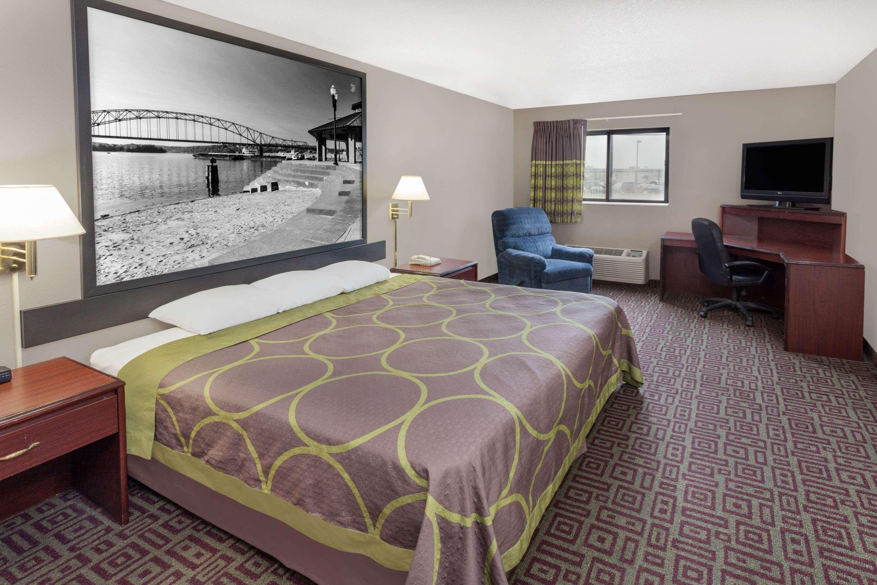 Super 8 By Wyndham Muscatine Hotel Exterior photo