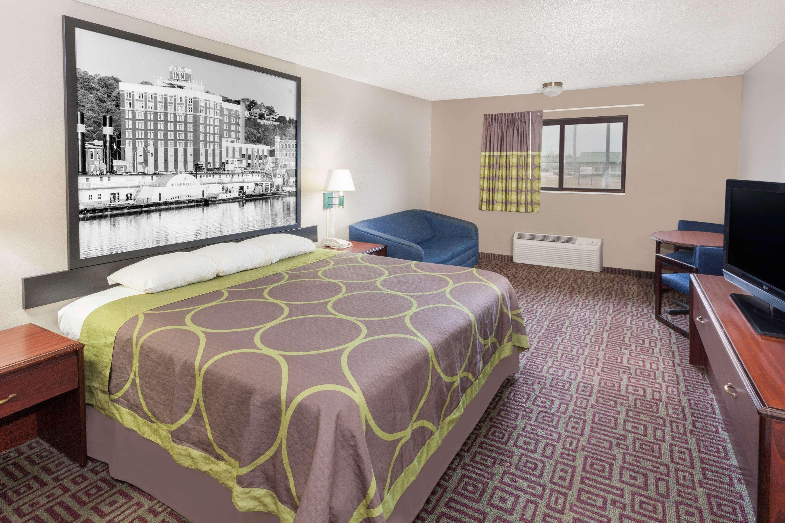 Super 8 By Wyndham Muscatine Hotel Exterior photo
