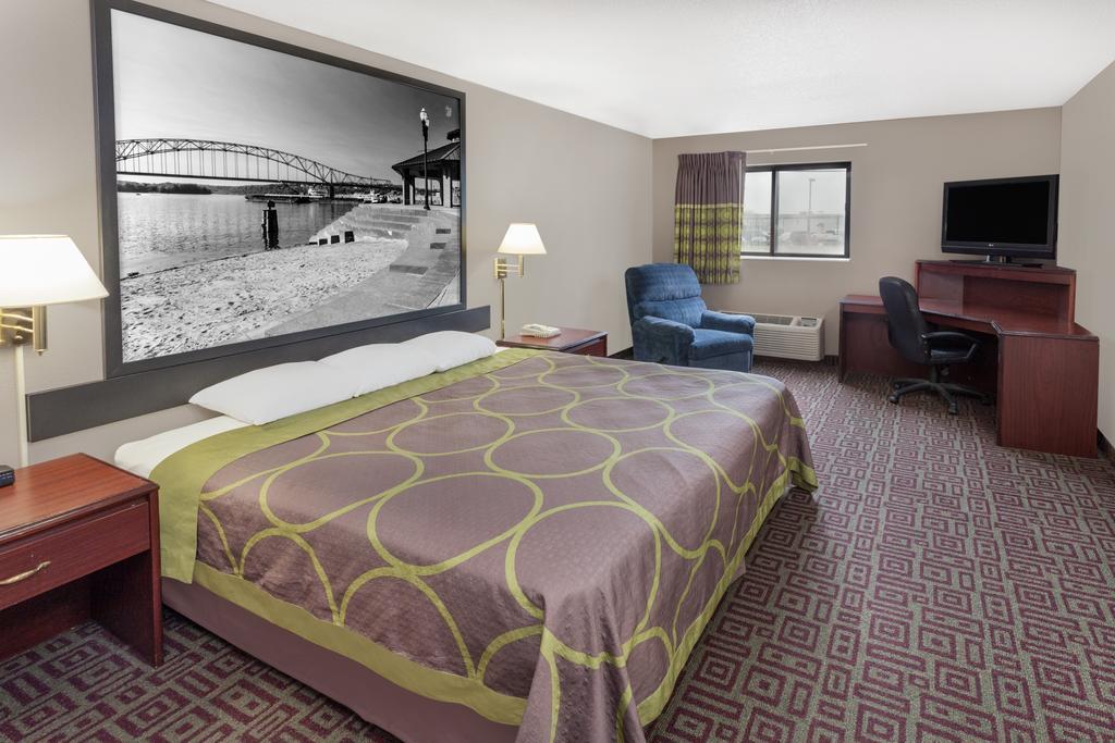 Super 8 By Wyndham Muscatine Hotel Exterior photo