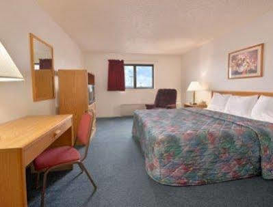 Super 8 By Wyndham Muscatine Hotel Exterior photo